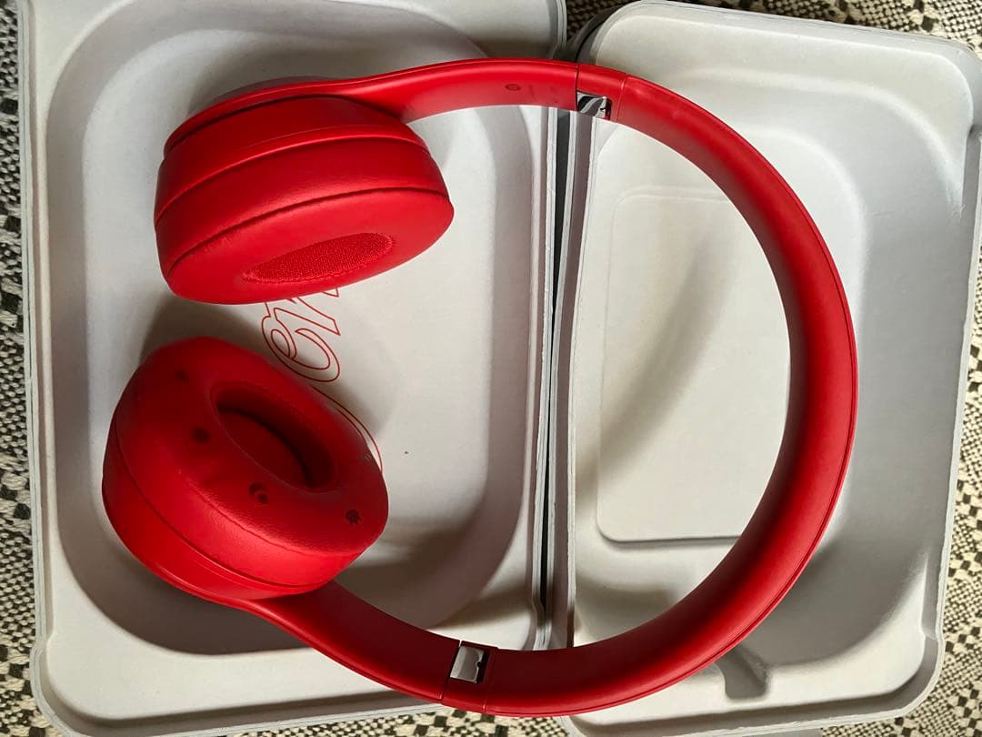 Beats Solo 4 “Ruby Red” Beats x JENNIE