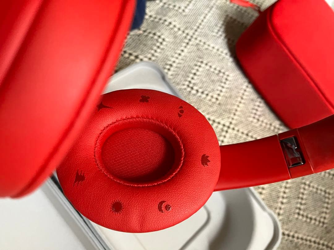 Beats Solo 4 “Ruby Red” Beats x JENNIE