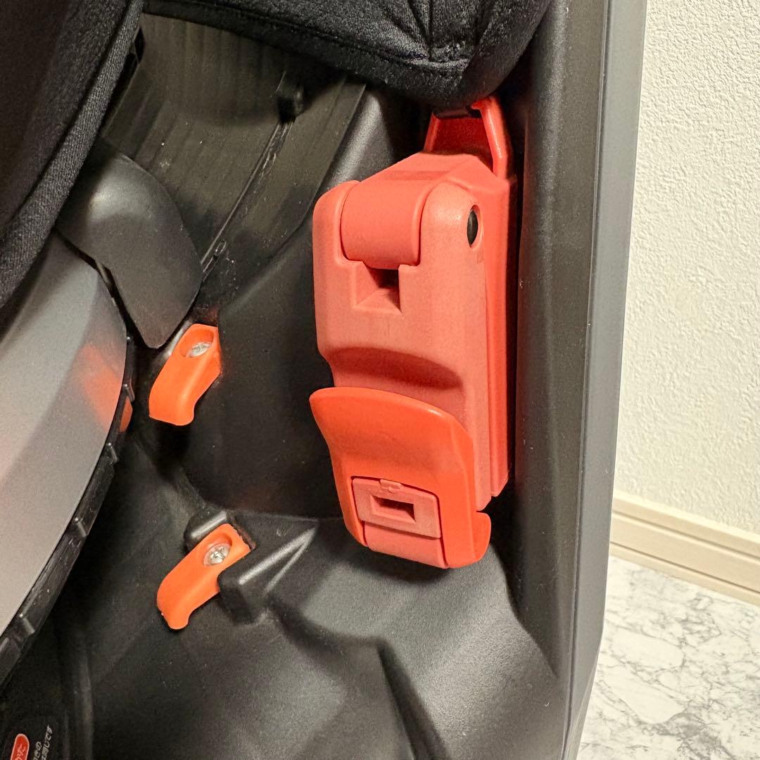 【極美品】コンビ　クルムーヴスマート　シートベルト式　チャイルドシート