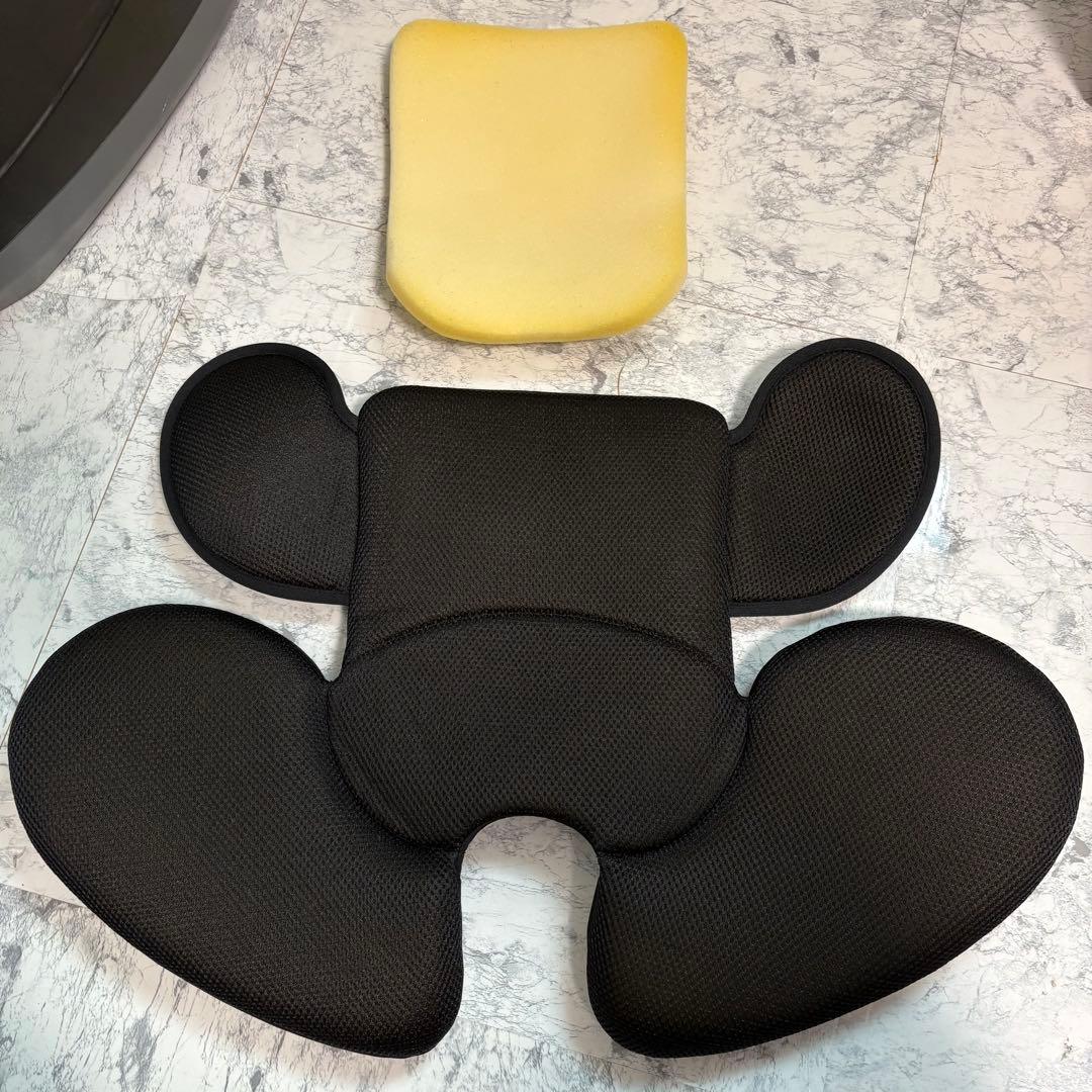 【極美品】コンビ　クルムーヴスマート　シートベルト式　チャイルドシート