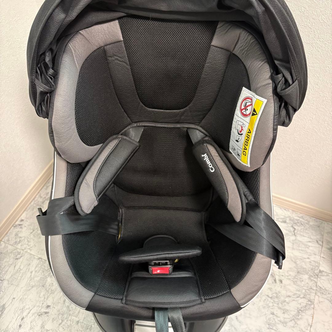 【極美品】コンビ　クルムーヴスマート　シートベルト式　チャイルドシート
