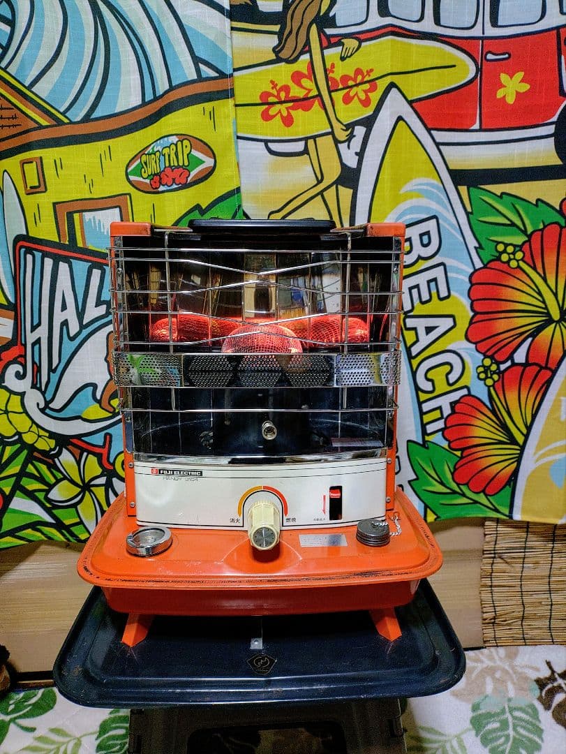 レトロ石油ストーブ　富士電機石油ストーブOSH2104形　小型石油ストーブ