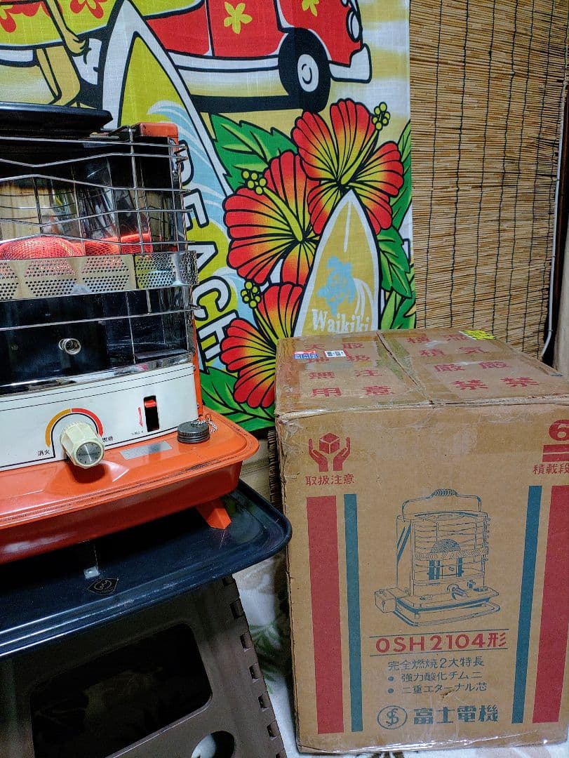 レトロ石油ストーブ　富士電機石油ストーブOSH2104形　小型石油ストーブ