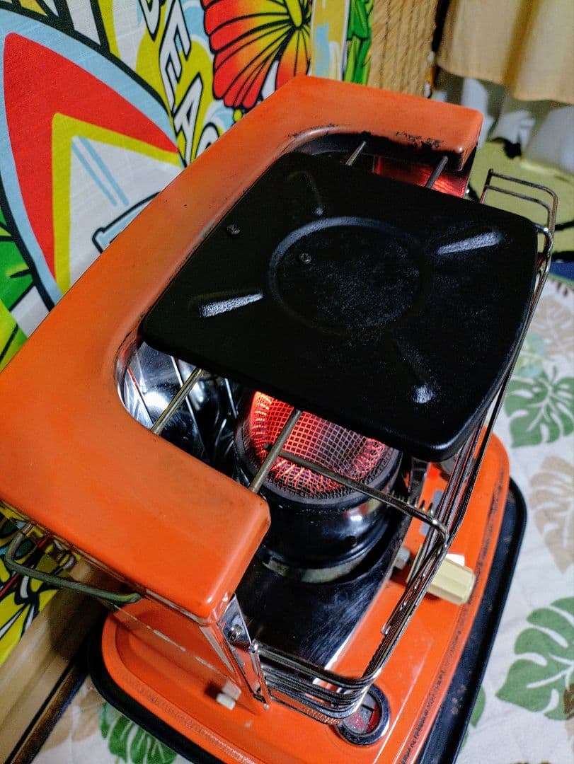 レトロ石油ストーブ　富士電機石油ストーブOSH2104形　小型石油ストーブ