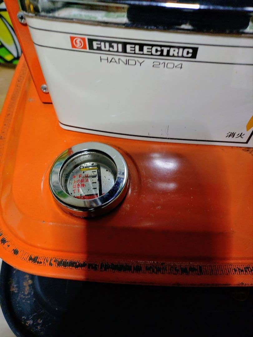 レトロ石油ストーブ　富士電機石油ストーブOSH2104形　小型石油ストーブ