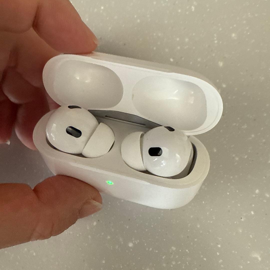 AirPods Pro 2本体 ホワイト 充電ケース付き　iPhone