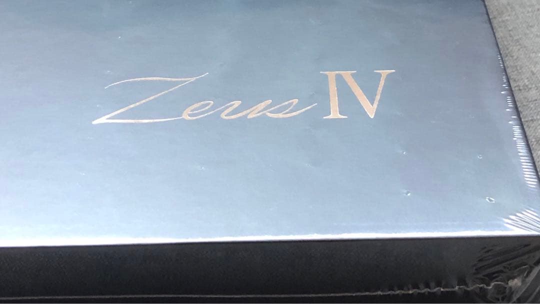 新発売【新品未開封】ARTISTIC&CO. ZeusⅣ ゼウス4 美容液 黒