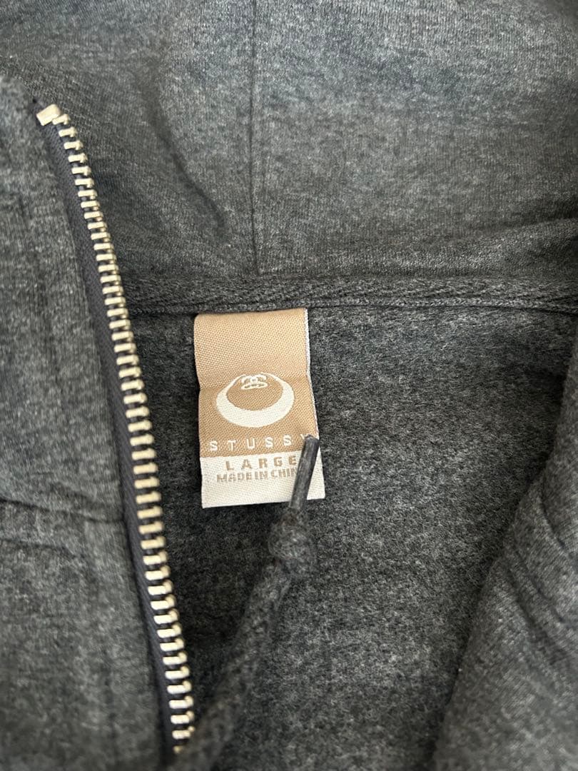 【新品】STUSSY グレージップアップパーカー L