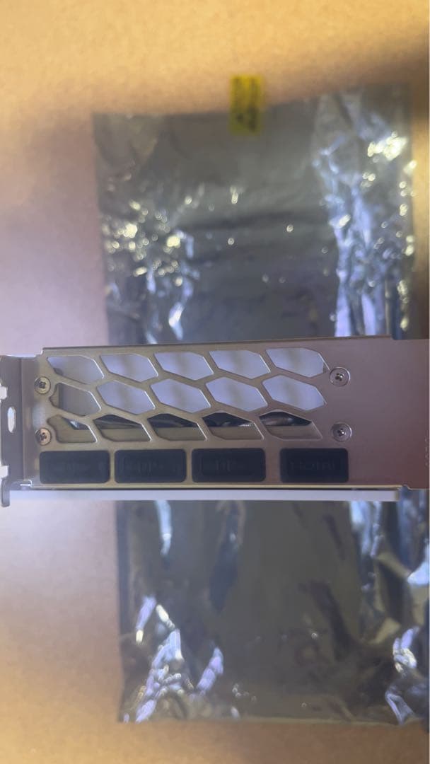 玄人志向　GK-RTX5060Ti-E8GB/WHITE/DF 白グラボ