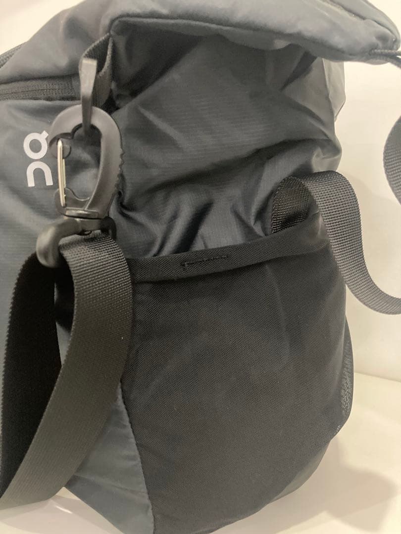 オン トラックパック ショルダーバッグ 35L ブラック デイリーバッグ男女兼用