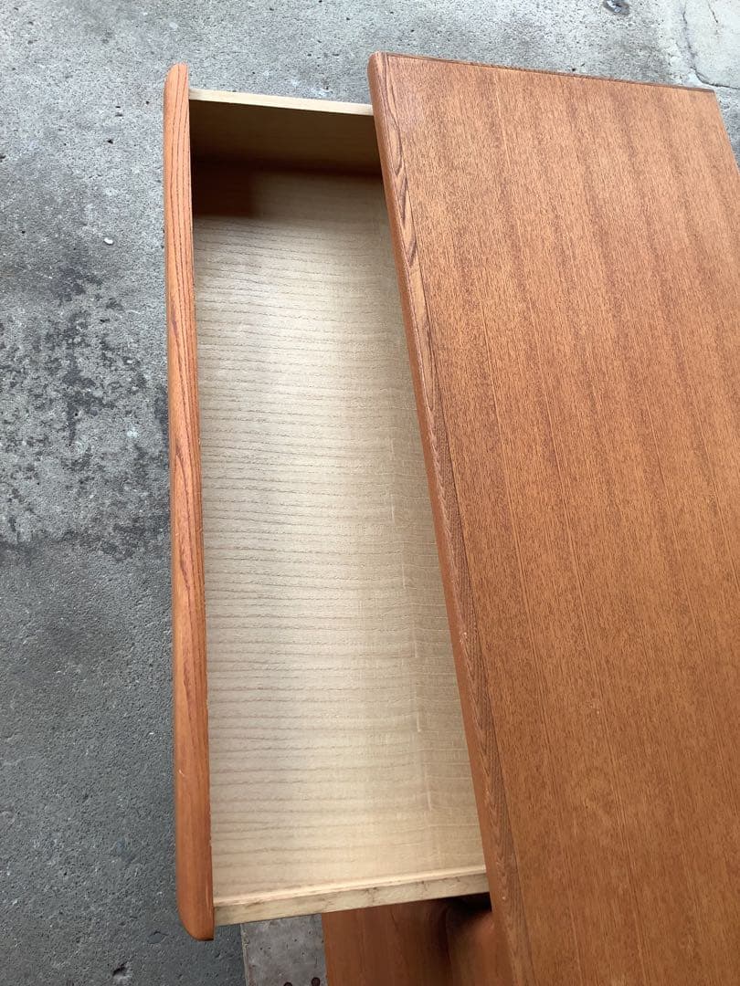 昭和レトロな木製チェスト 4段8杯 ローチェスト KYOWA（★）