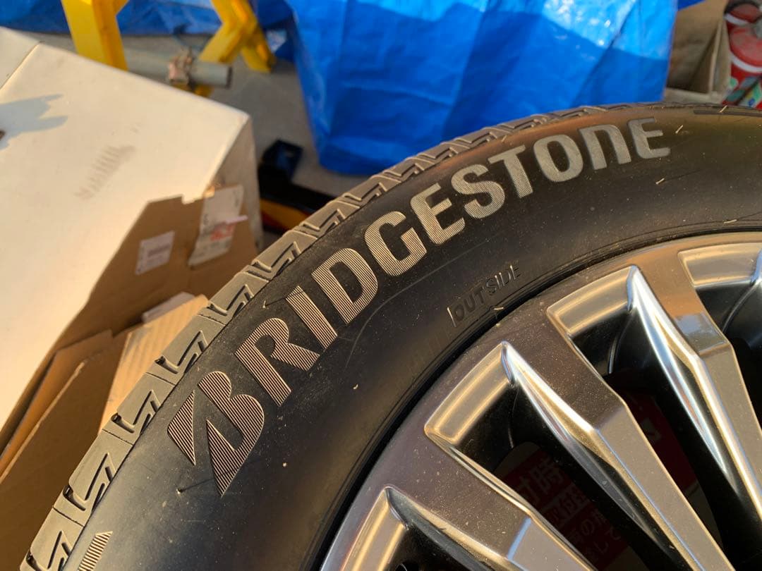 新車外し　トヨタ・新型クラウンセダン　純正19インチタイヤ　ホイール　セット