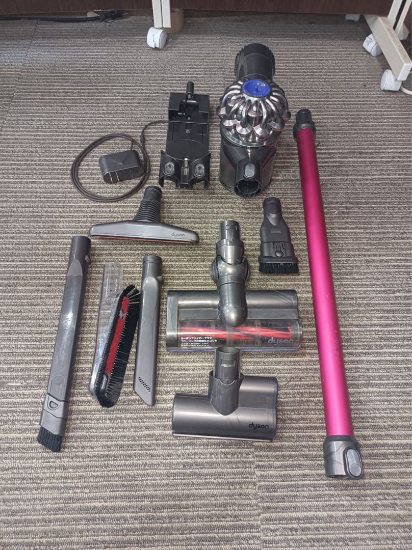八5922【dyson】ダイソンコードレスクリーナー　DC62 10点セット