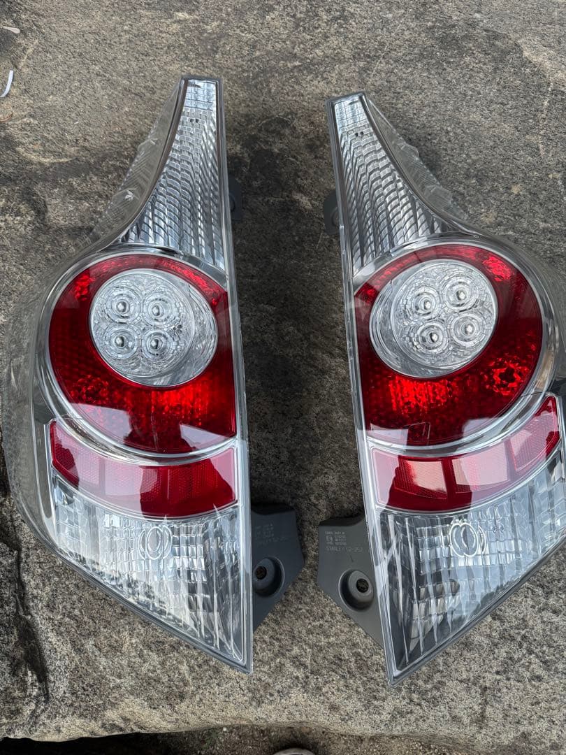 nhp10 アクア　テールランプ　美品