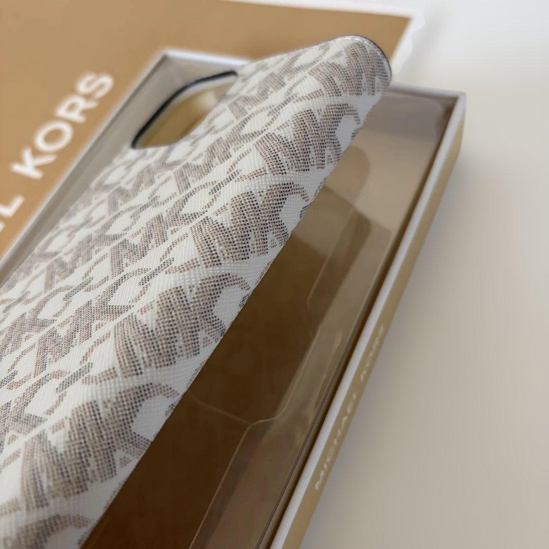 マイケルコース☆新品☆ FOLLIO 手帳型 iPhone 15ケース/バニラ