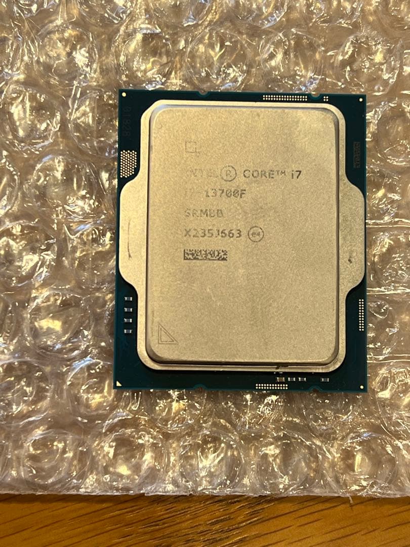 Intel Core i7-13700F CPU 本体