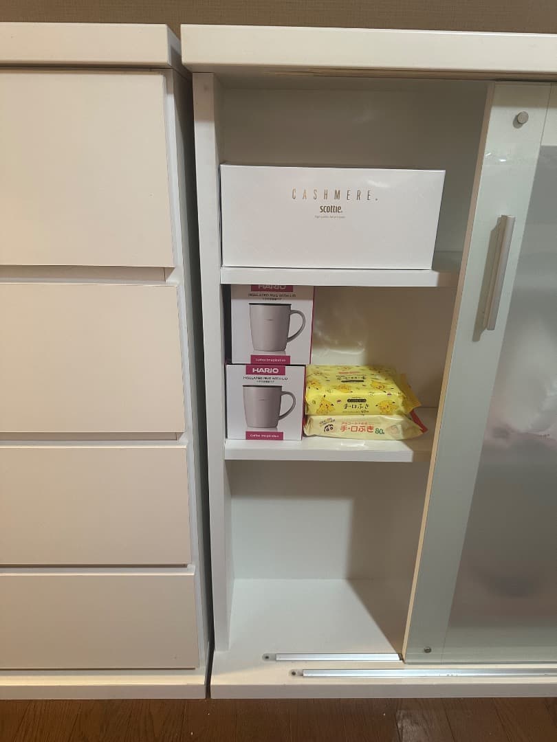 収納物の見やすい ガラス戸カウンター下収納②