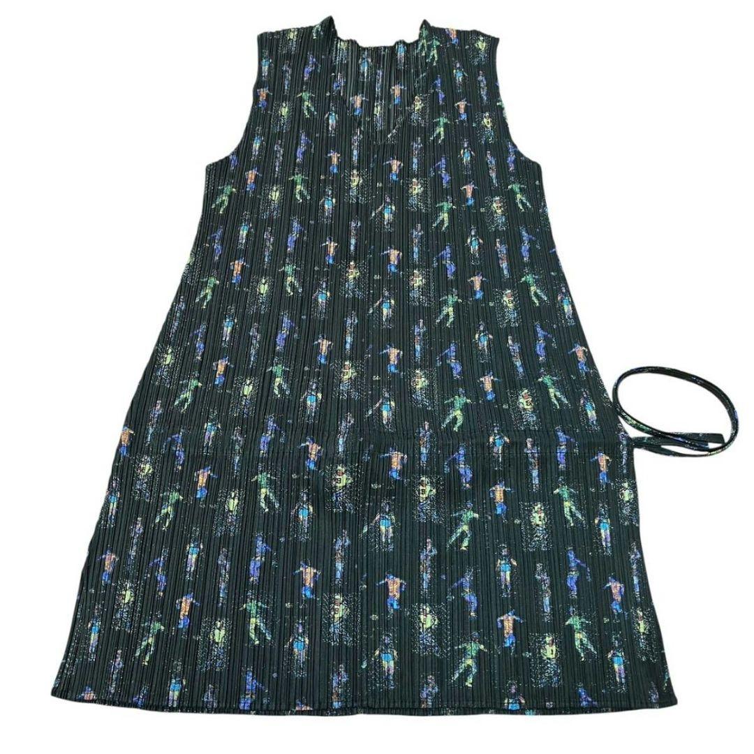 プリーツプリーズ スポーツ柄　ノースリーブチュニック　サイズ4 総柄