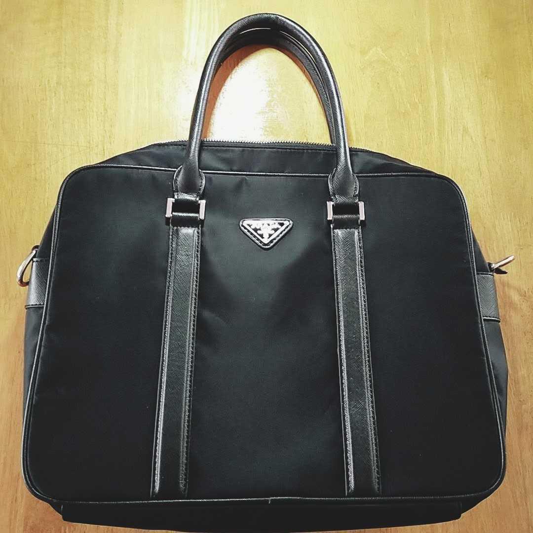 プラダ　PRADA　ビジネスバッグ　ブリーフケース　ブラック　黒　中古