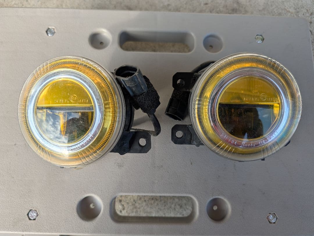 RC4オデッセイハイブリッド前期用純正フォグランプ　イエロー色