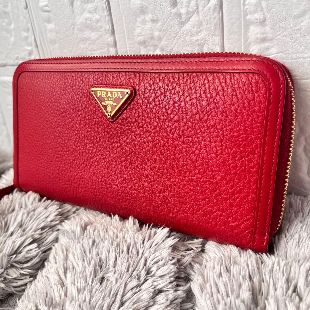 極美品✨PRADA ラウンドファスナー　三角ロゴ　シボレザー　レッド　レディース