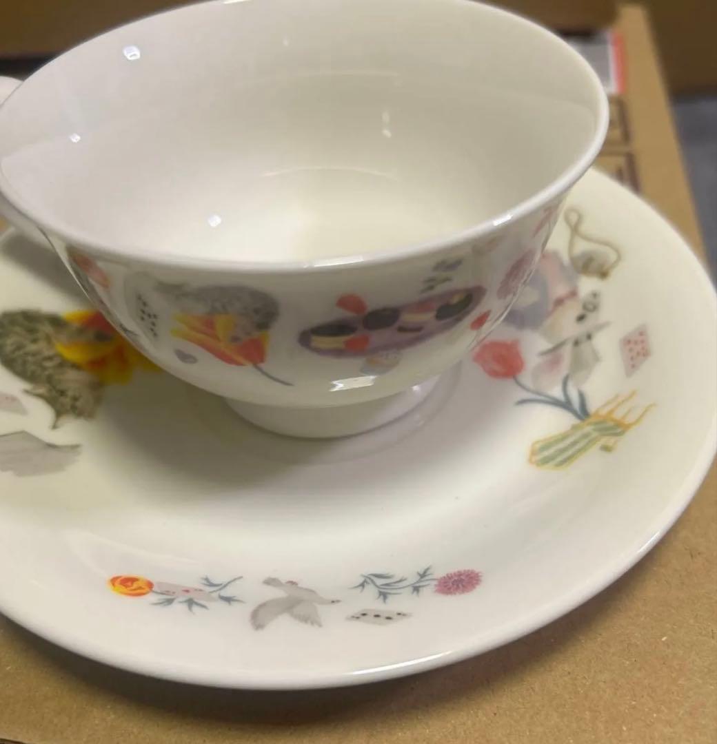 GODIVA ハート型ボックス チョコレート、カップ&ソーサーセット