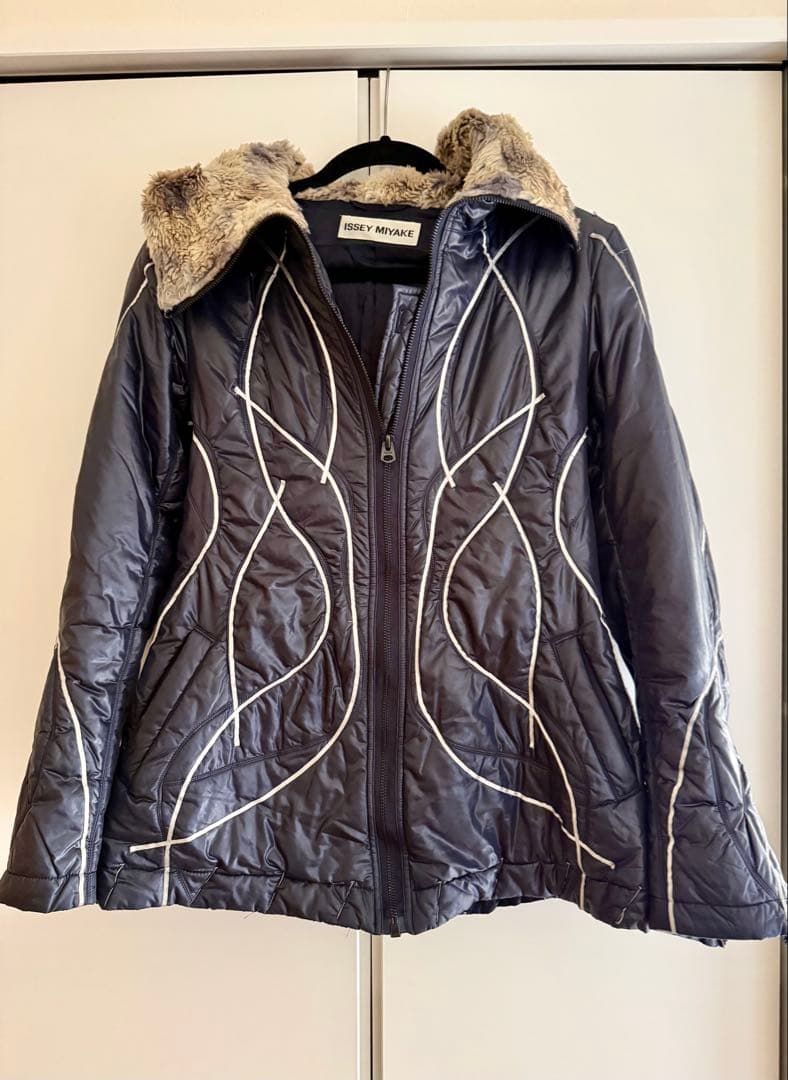 イッセイミヤケ　ファー付きネイビージャケット