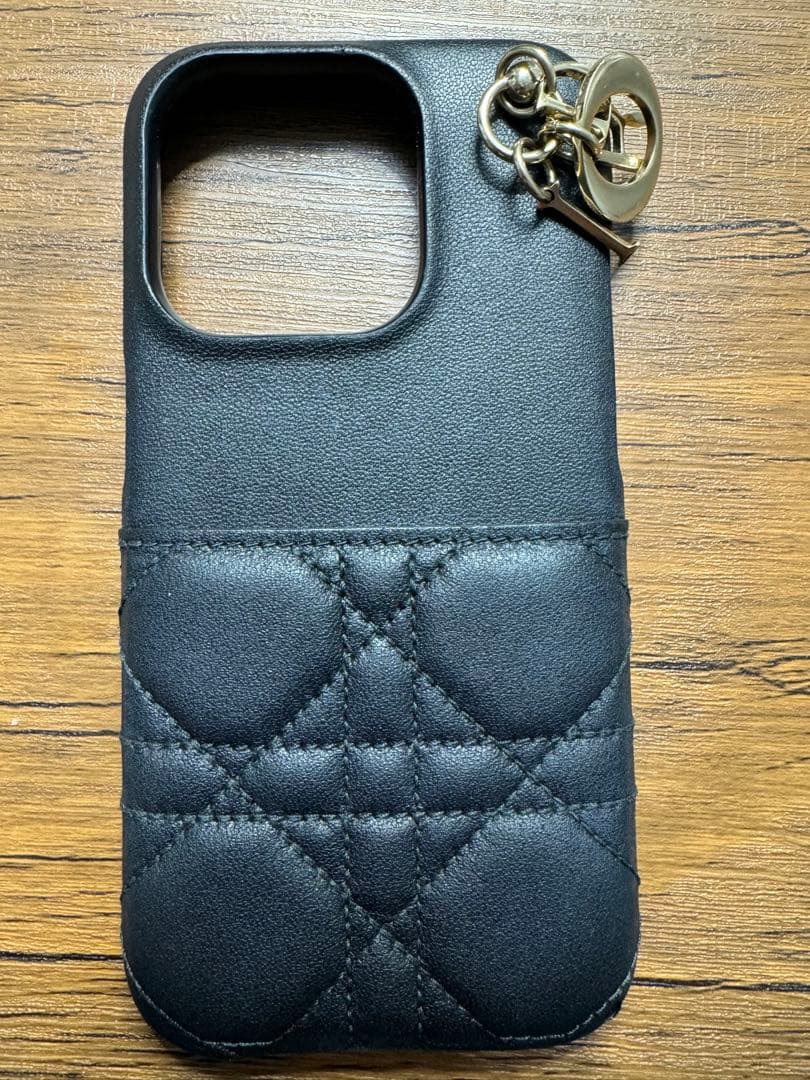 ディオ iPhone15proケース チャーム付き