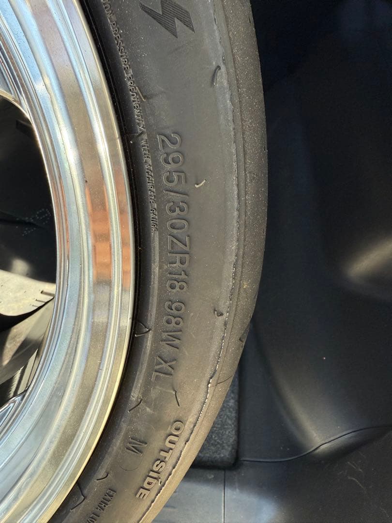 なお ADVAN RG-D2 10.5j 18インチ+35 PCD120