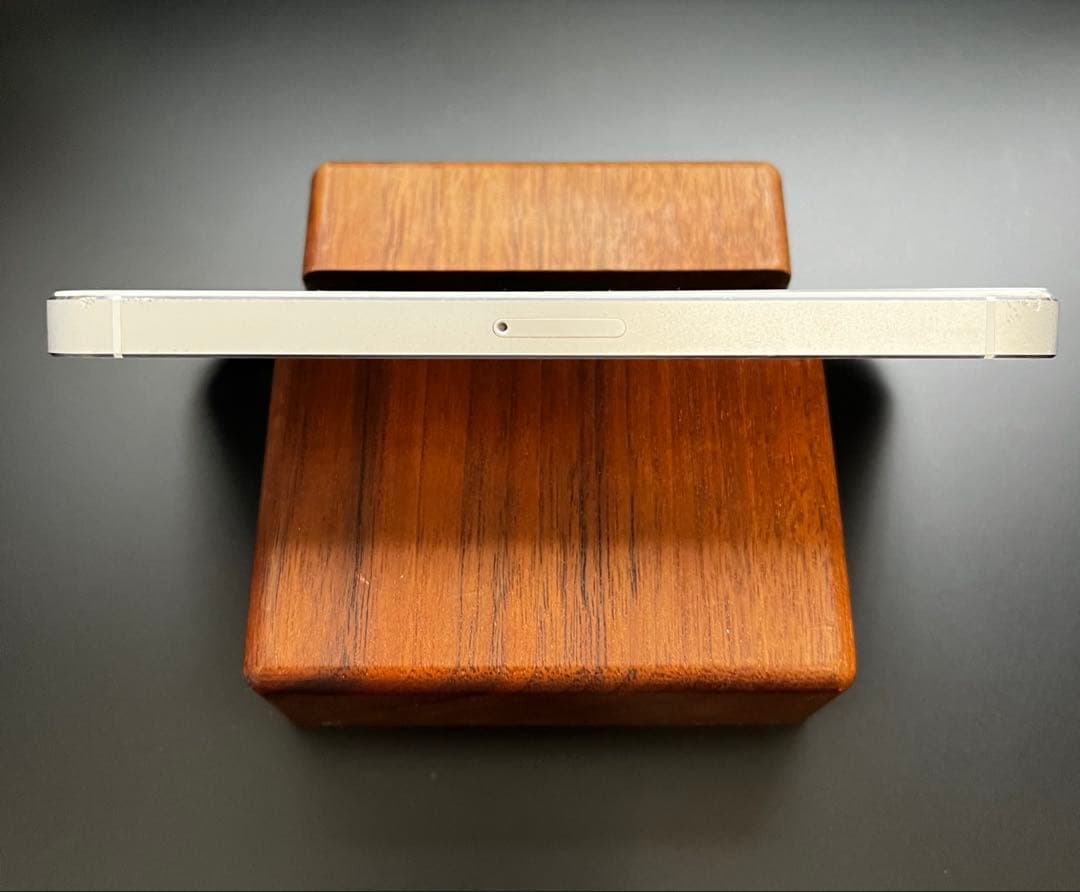 ✨バッテリー新品交換済✨Apple iPhone 5s Silver