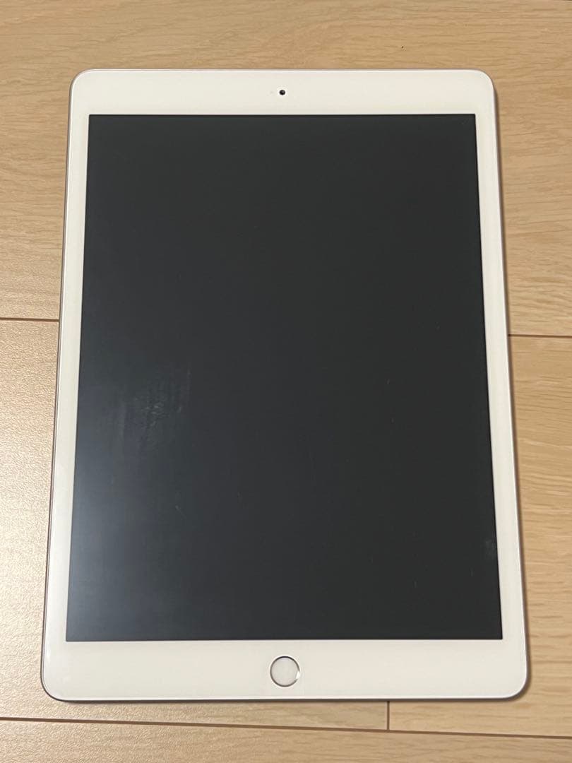Apple iPad第8世代　シルバー