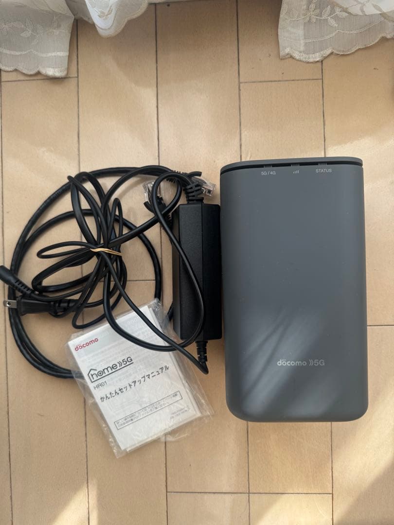 docomo  5G HR01 本体 付属品あり 初期化済み