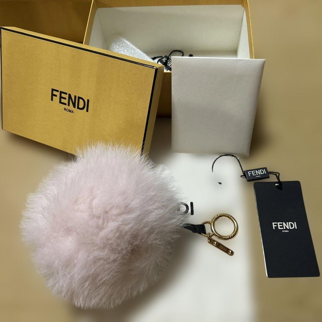 ぴ*ん様 FENDI ピンクファーチャーム