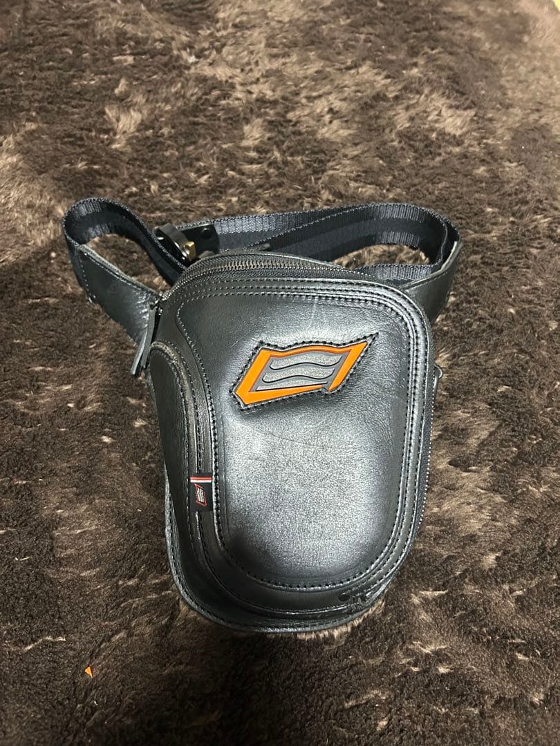 ヒョウドウ レザーヒップバック