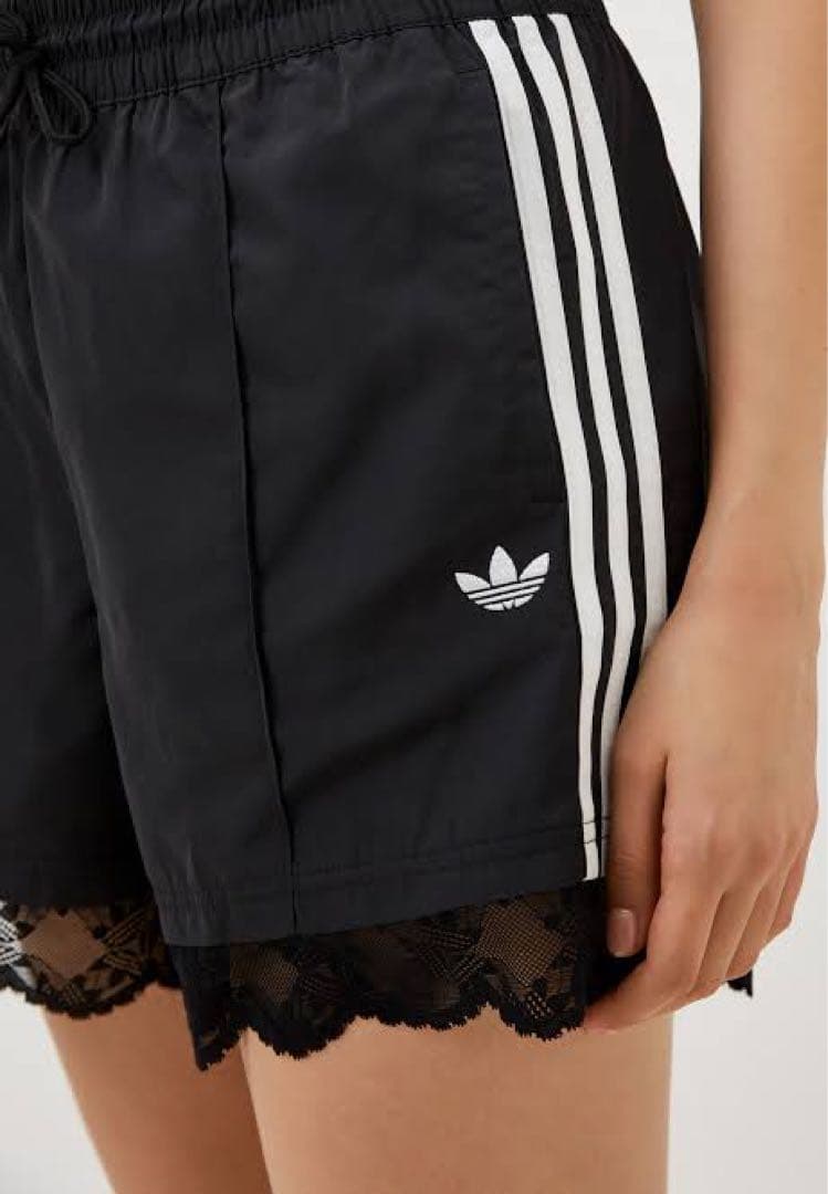 adidas レース トリム スリーストライプス ショーツ ショートパンツ
