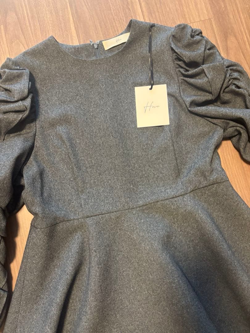 【新品未使用タグ付き】Heve シャーリングペプラムトップス