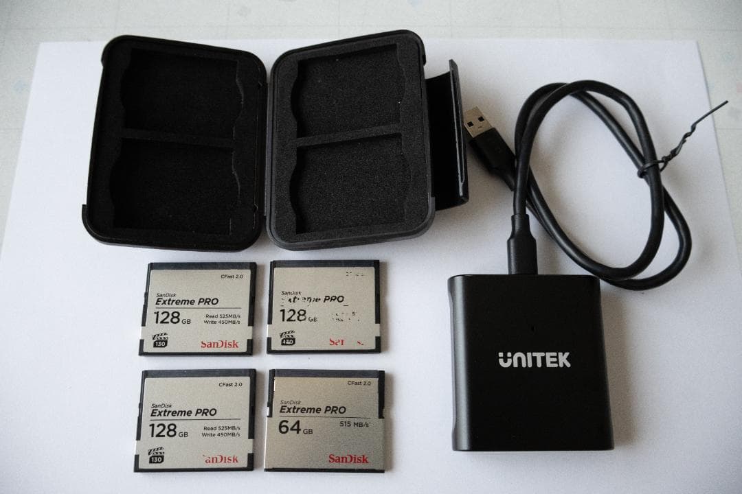 SanDisk CFast2.0カード 128GB x3, 64GB x1