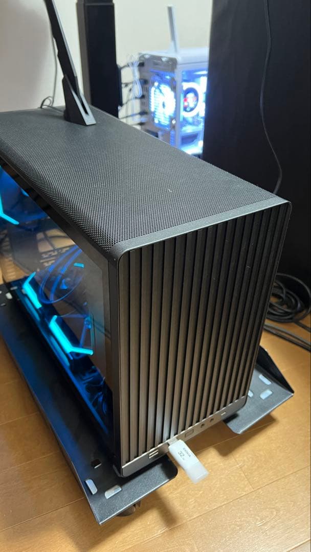 黒　小型PC Ryzen7 9700X ※グラフィックボードなし