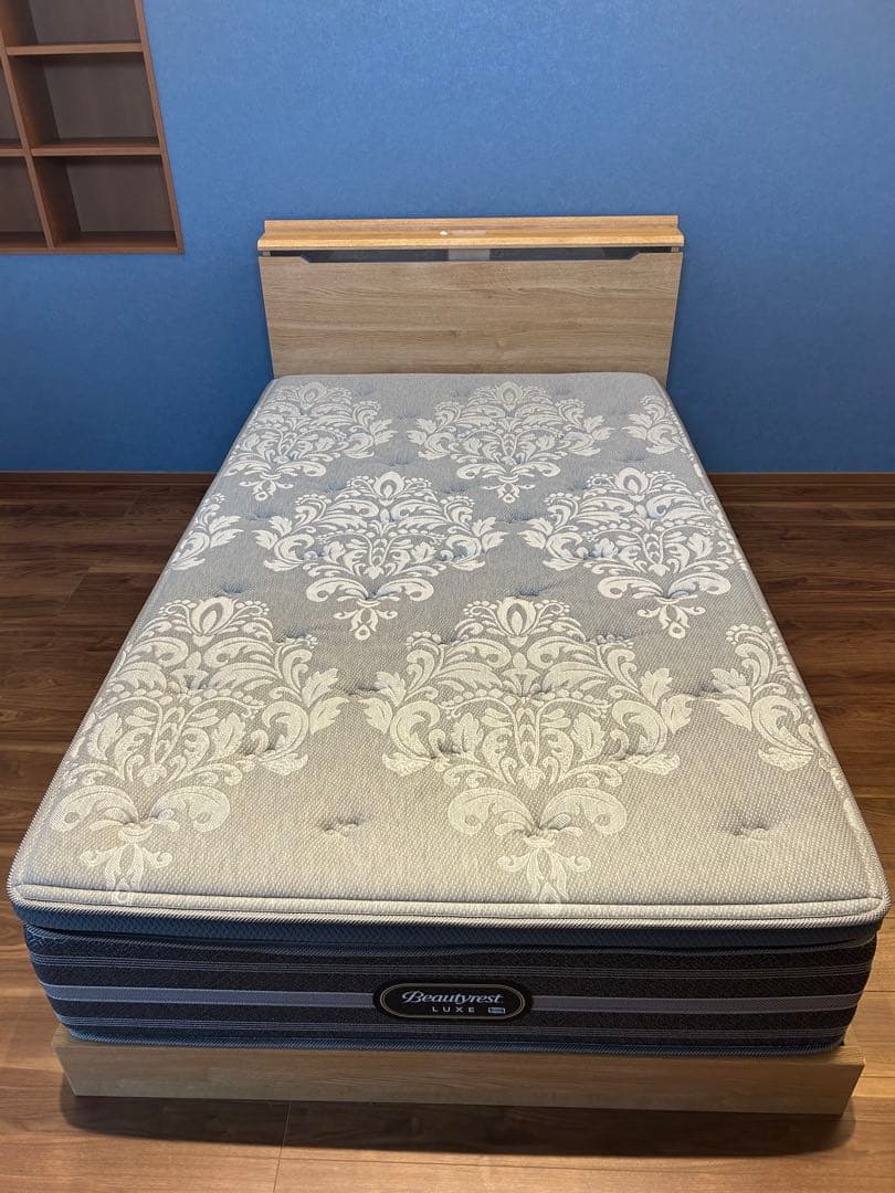 シモンズBeautyrest プラッシュピロートップ　セミダブル　フレーム付き