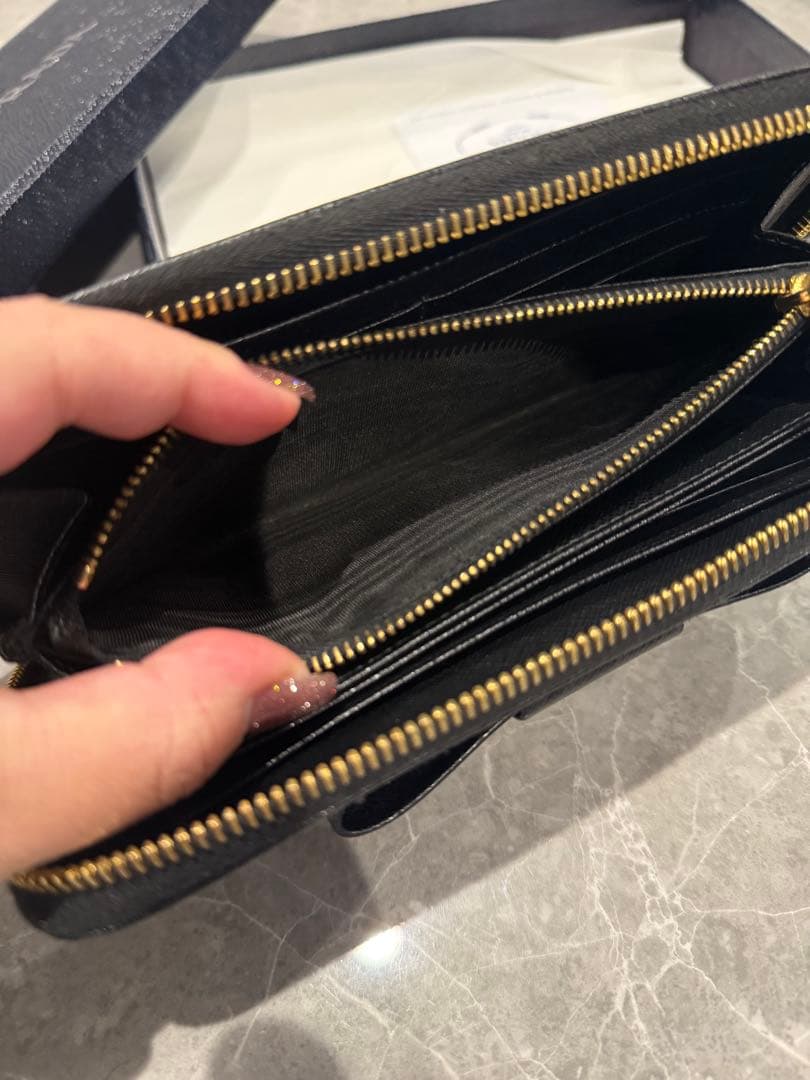 PRADA ブラックレザー 長財布 リボン付き