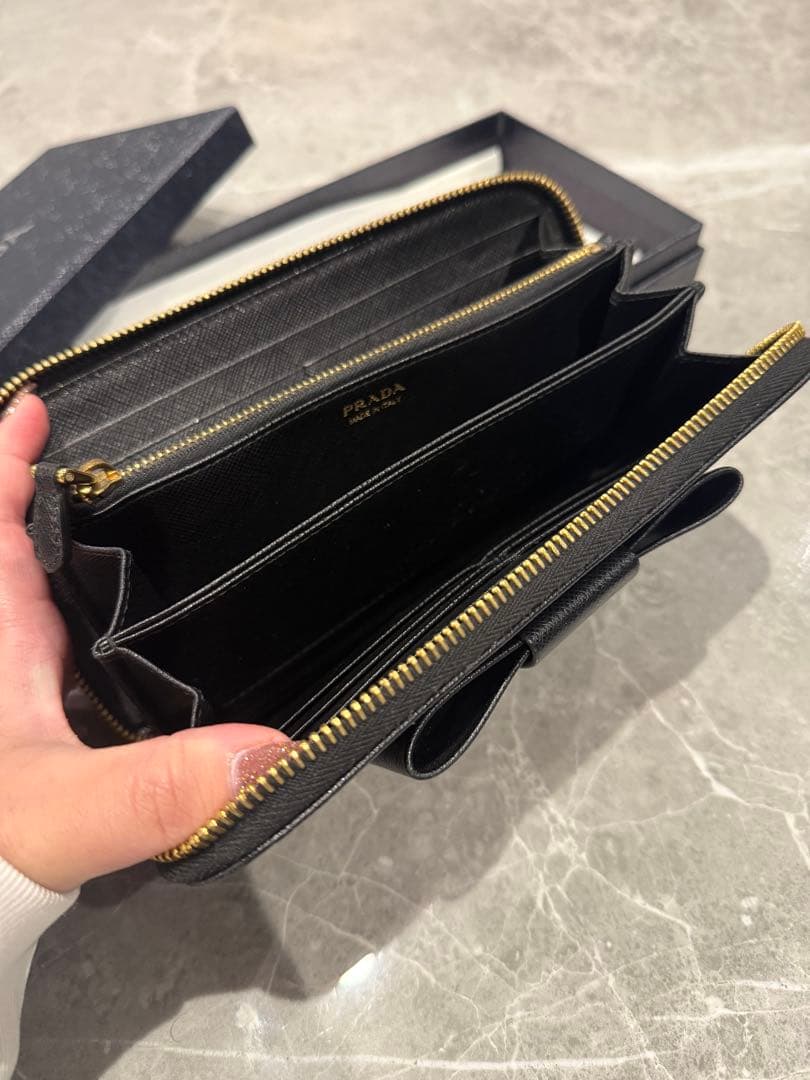 PRADA ブラックレザー 長財布 リボン付き
