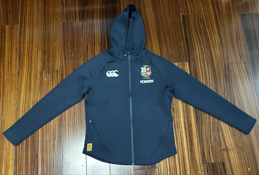 プロメテウス　Lions 2025 Everest フーディ