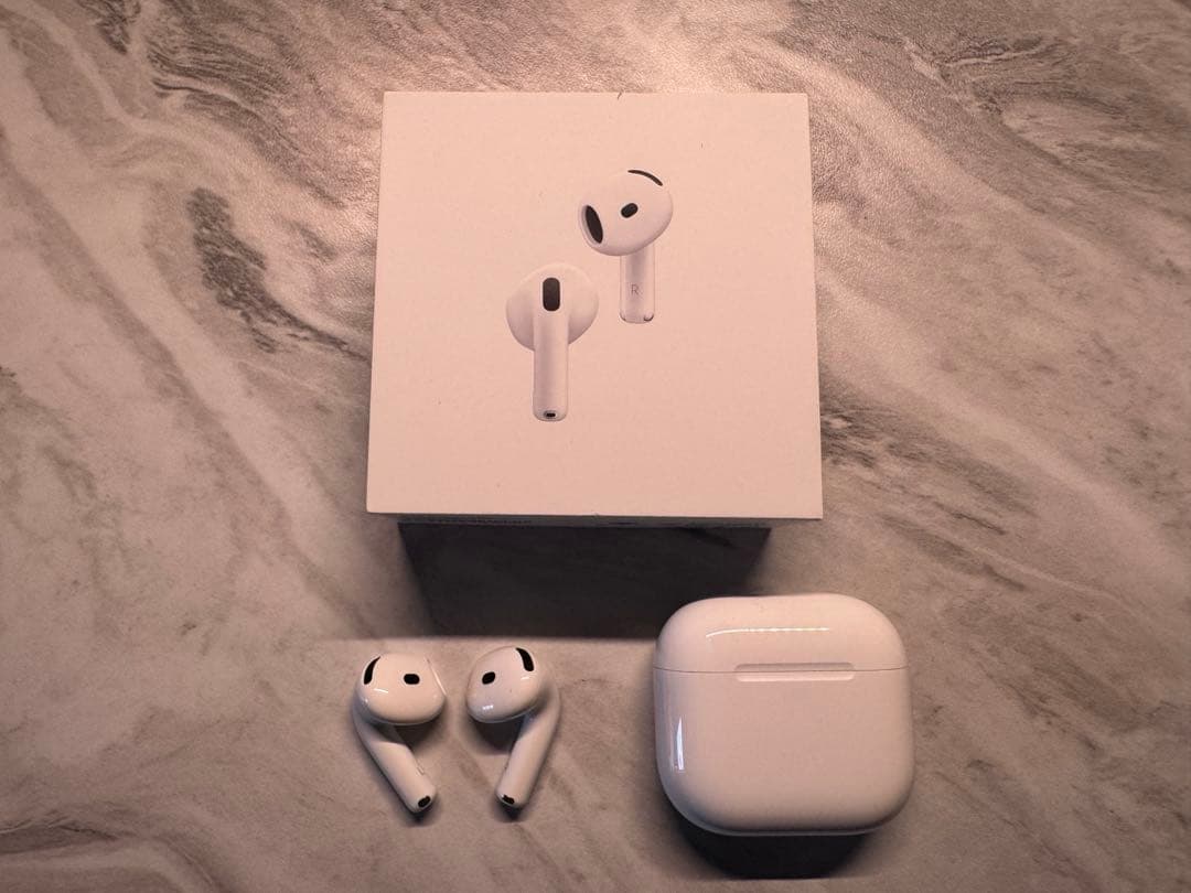 【美品】Apple AirPods4 (第4世代) ノイキャン付