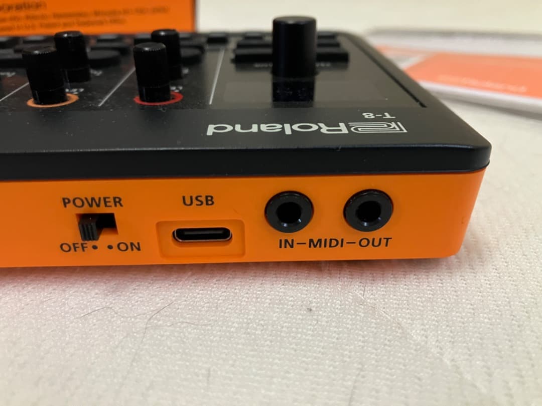 【極美品・登録未実施】Roland T-8 AIRA Compact