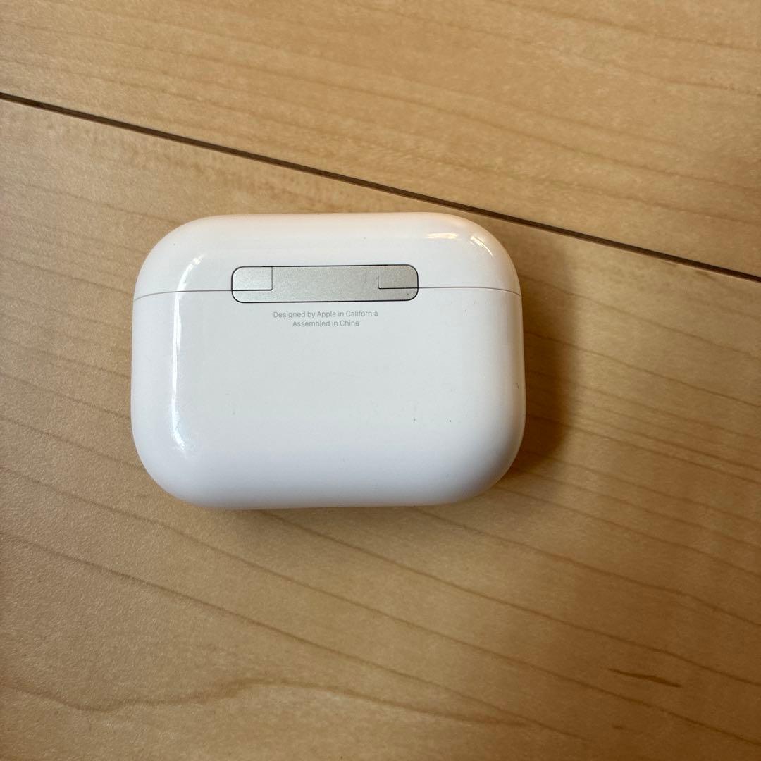 最新型AirPods Pro 3 充電ケース付き