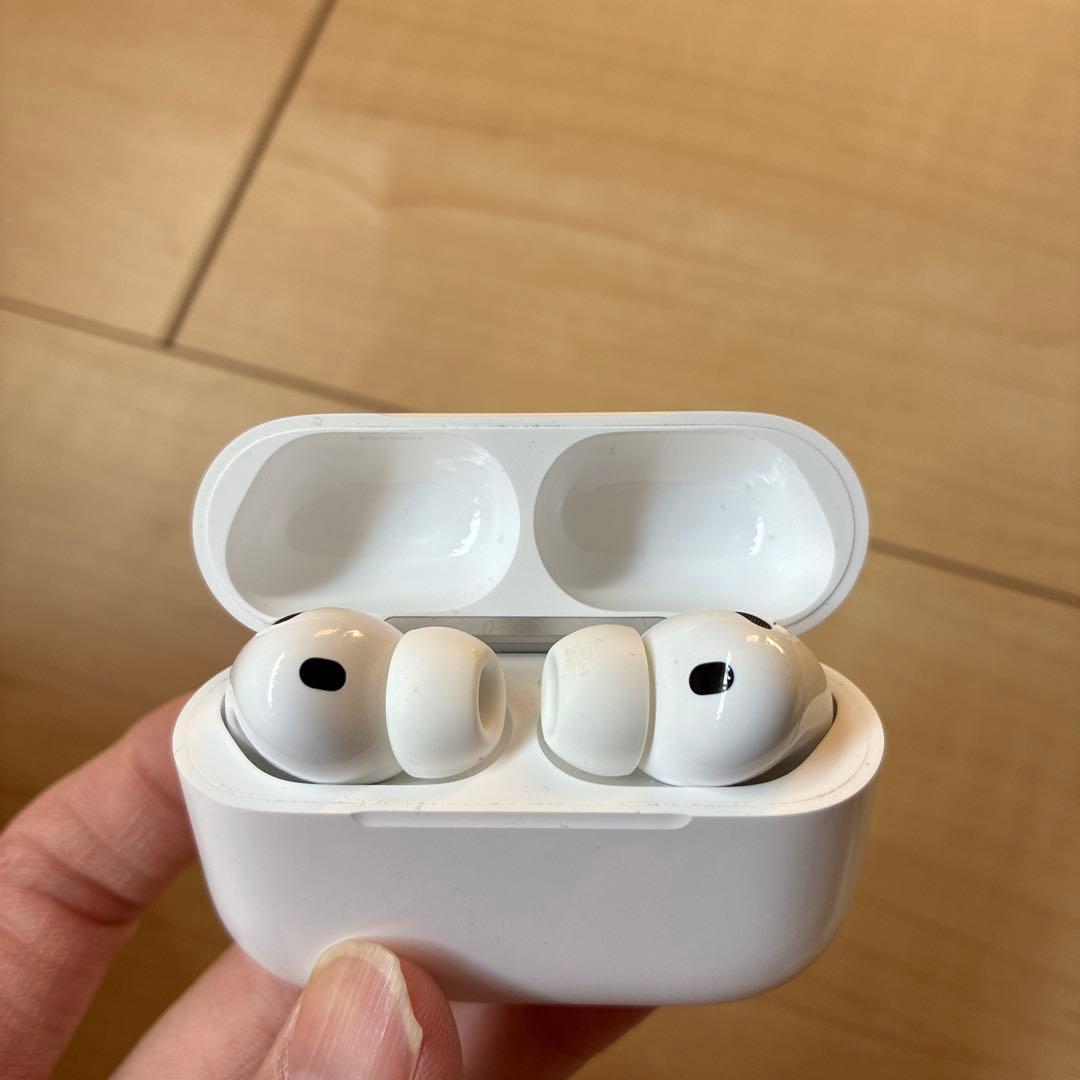 最新型AirPods Pro 3 充電ケース付き