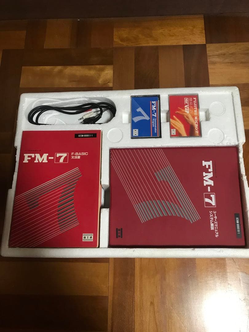 富士通FM7 FUJITSU MICRO 7 MB25010 レトロPC