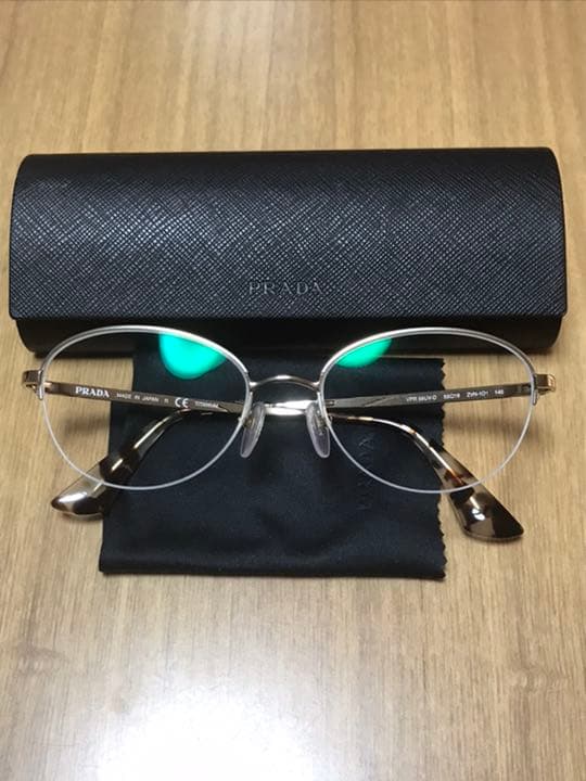 PRADA メガネ　新品！
