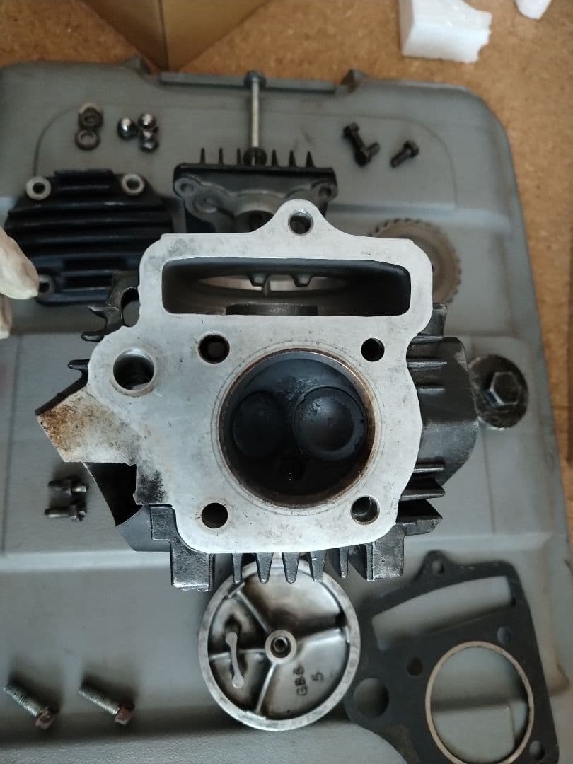 シリンダーヘッド ダックス70 6v 刻印E21