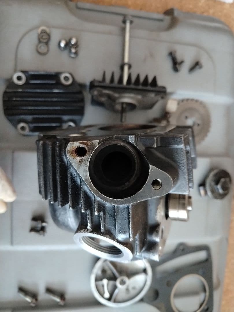 シリンダーヘッド ダックス70 6v 刻印E21